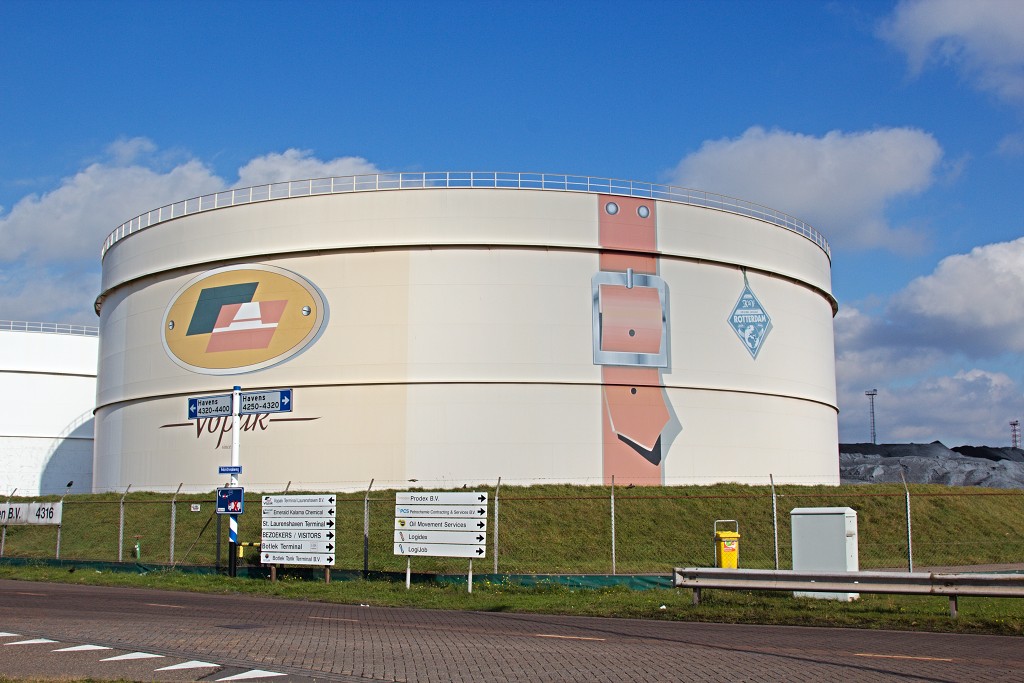 europoort maasvlakte rotterdam botlek haven scheepvaart industrie fabrieken marine transport overslag terminal portlantis ferry centrale